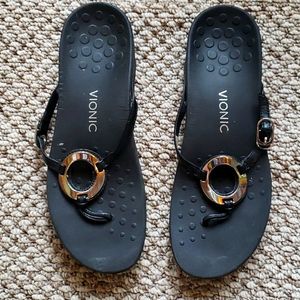 Womens Size 11 Vionic Sandals